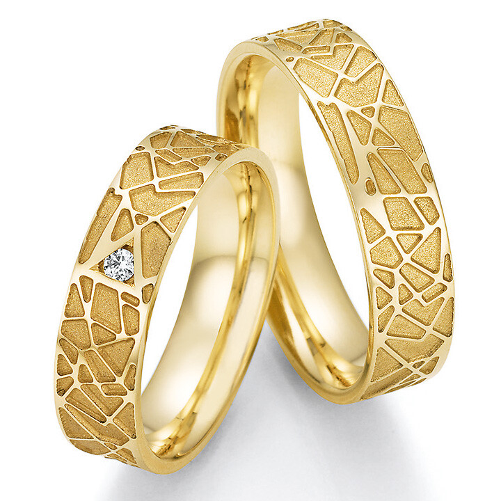 Collection Ruesch Trauringe Gelbgold 66/63030 & 66/63040 mit einem Diamanten