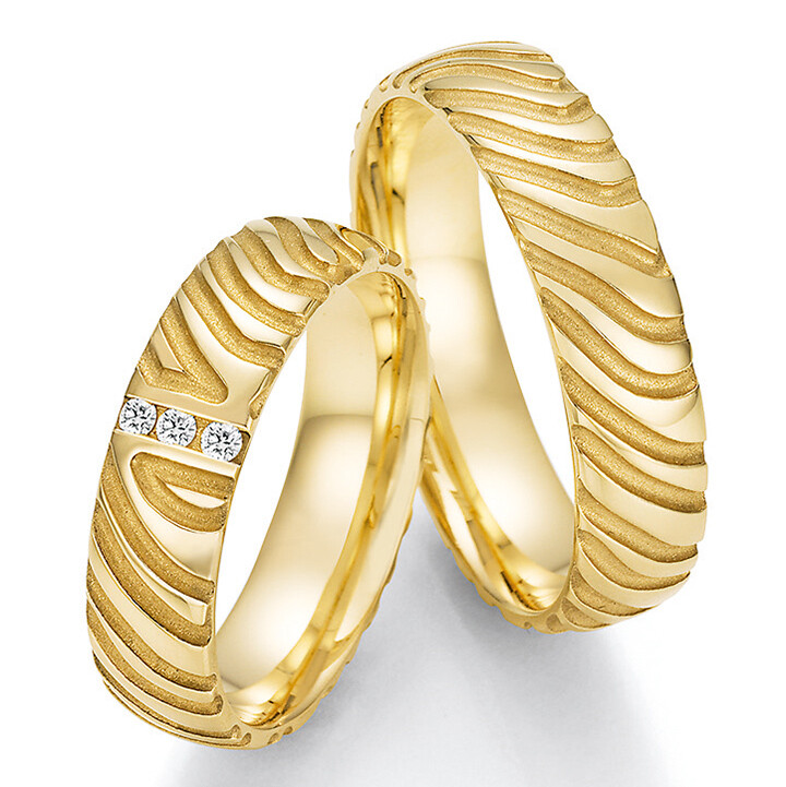 Collection Ruesch Trauringe Gelbgold 66/63010 mit mehreen Diamanten